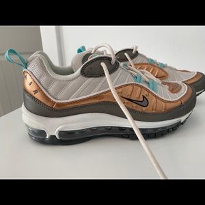 Women’s Nike air max